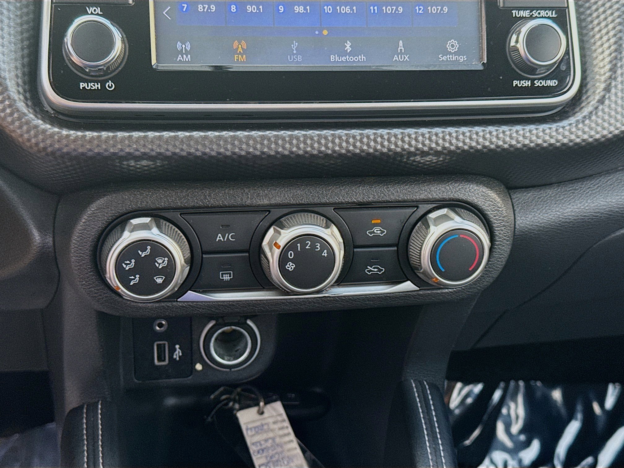 Used 2019 Nissan Kicks S image 14