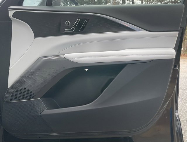 Used 2024 Cadillac Lyriq Luxury image 19