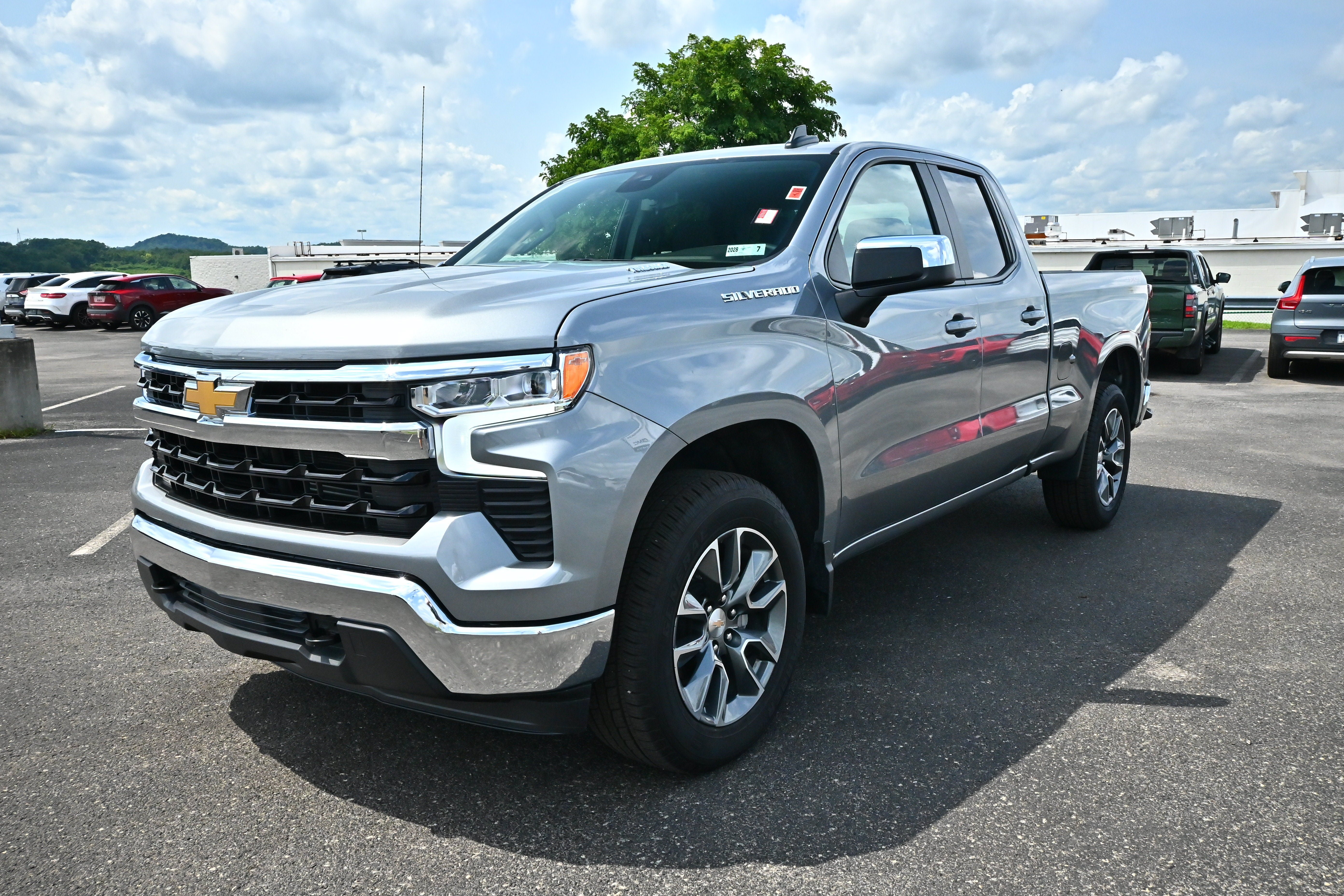 Used 2026 Chevrolet Silverado 1500 LT AWD/4WD image 4