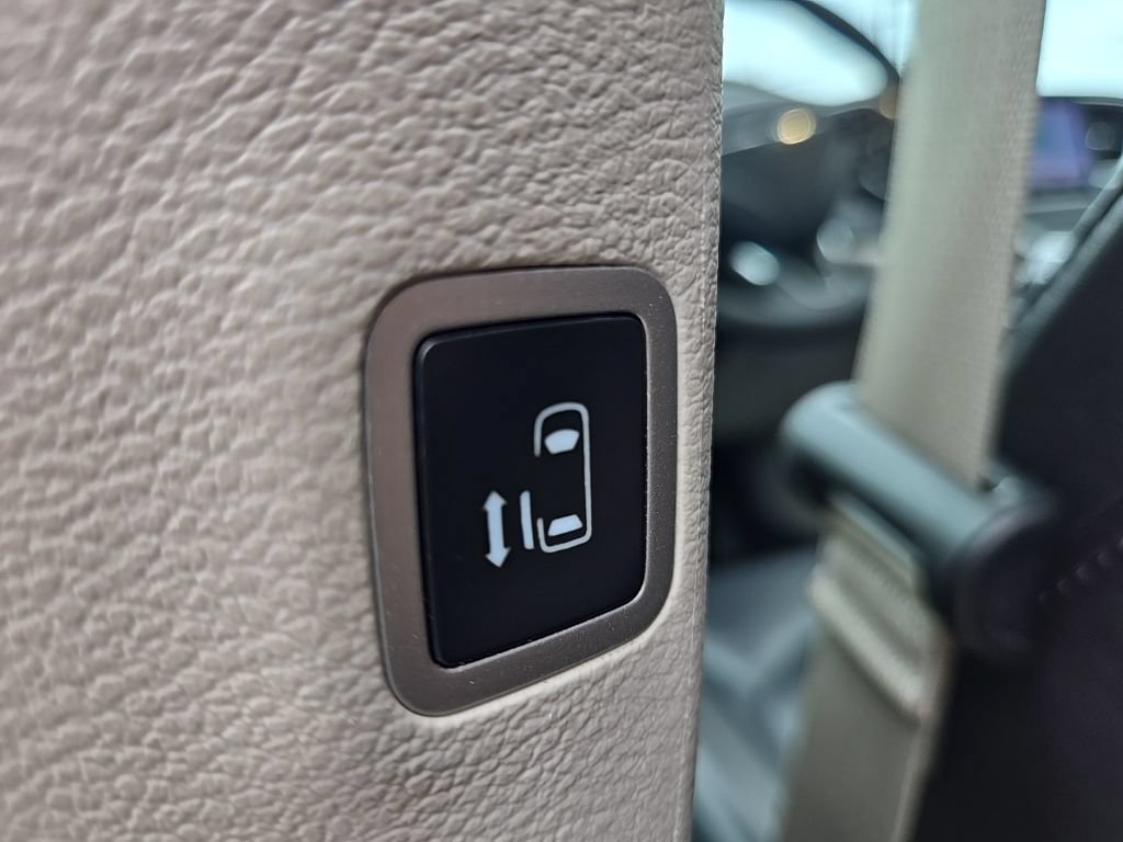 Used 2023 Chrysler Pacifica Touring-L FWD image 30