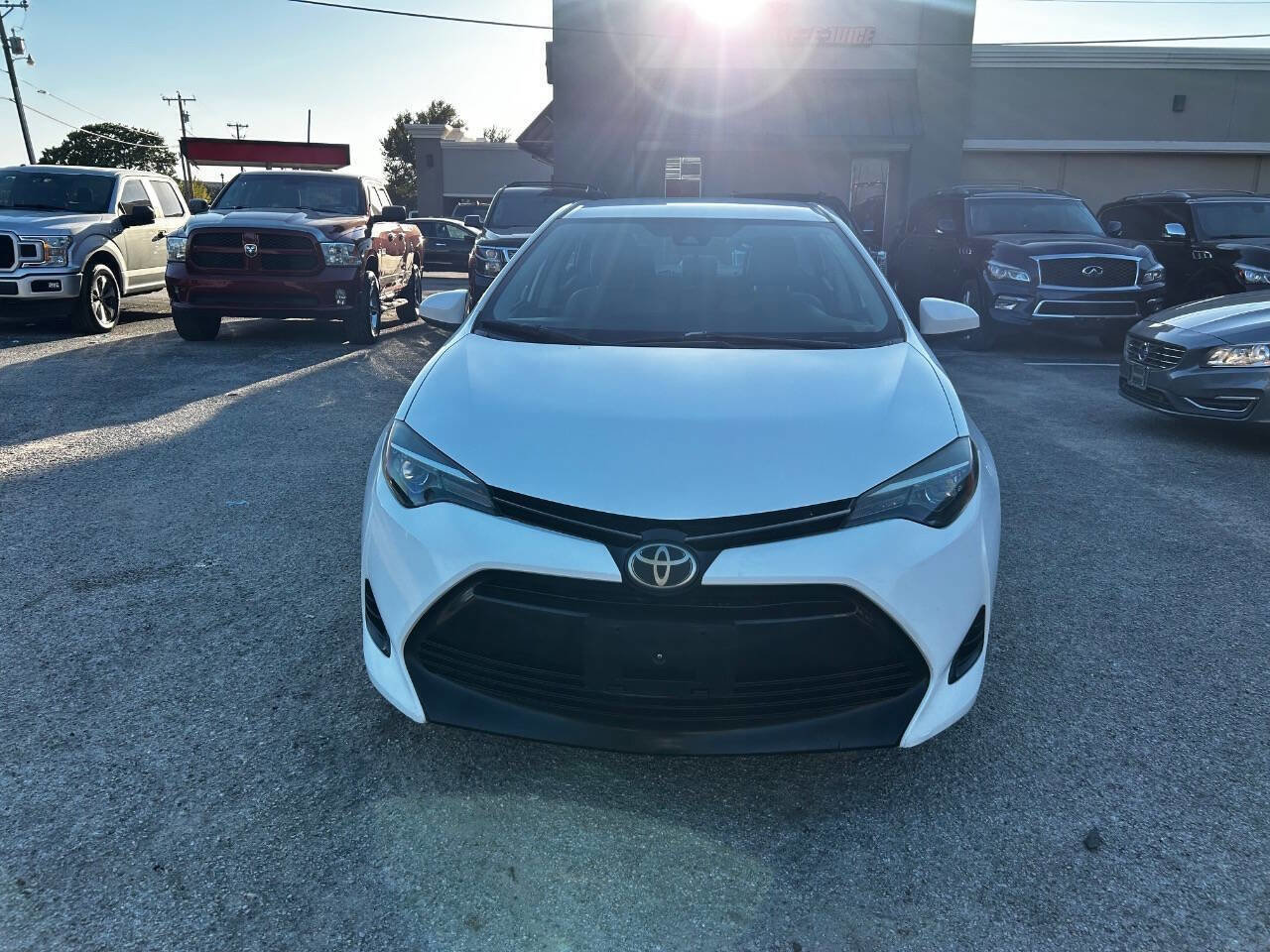 Used 2018 Toyota Corolla LE w/ Carpet Mat Package (TMS) image 2