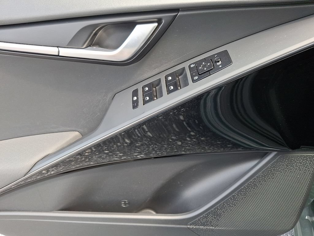 Certified 2023 Kia Niro Wind w/ Wind Preserve Package FWD image 12