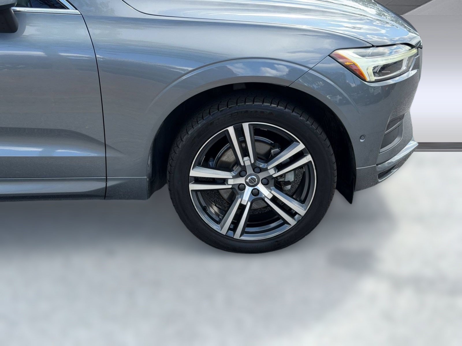 Used 2019 Volvo XC60 T5 Momentum w/ Premium Package FWD image 13