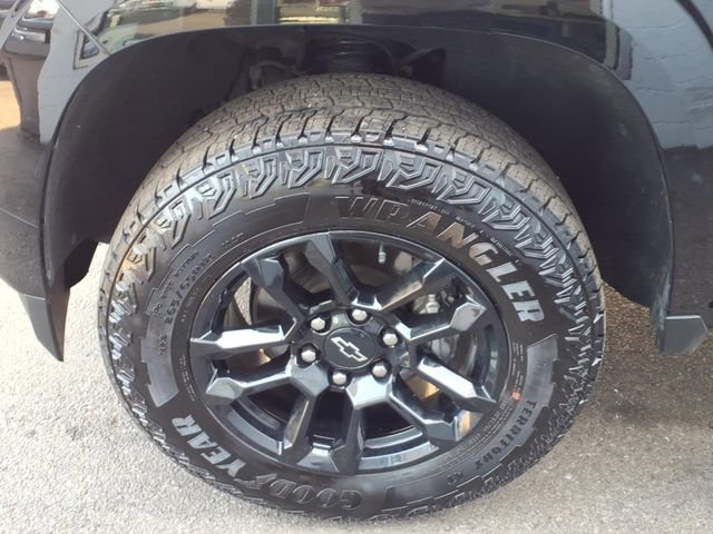 Certified 2025 Chevrolet Colorado Z71 w/ Midnight Edition AWD/4WD image 8