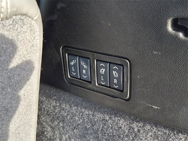 Used 2025 Cadillac XT6 Premium Luxury image 11