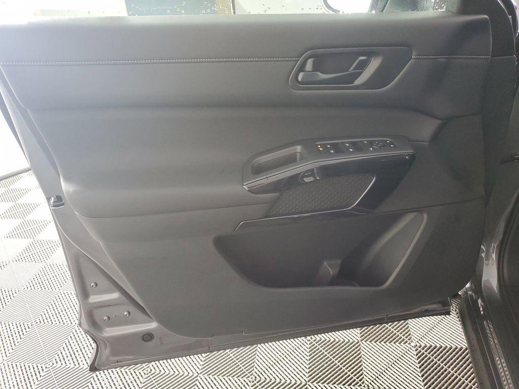 New 2025 Nissan Pathfinder S image 26