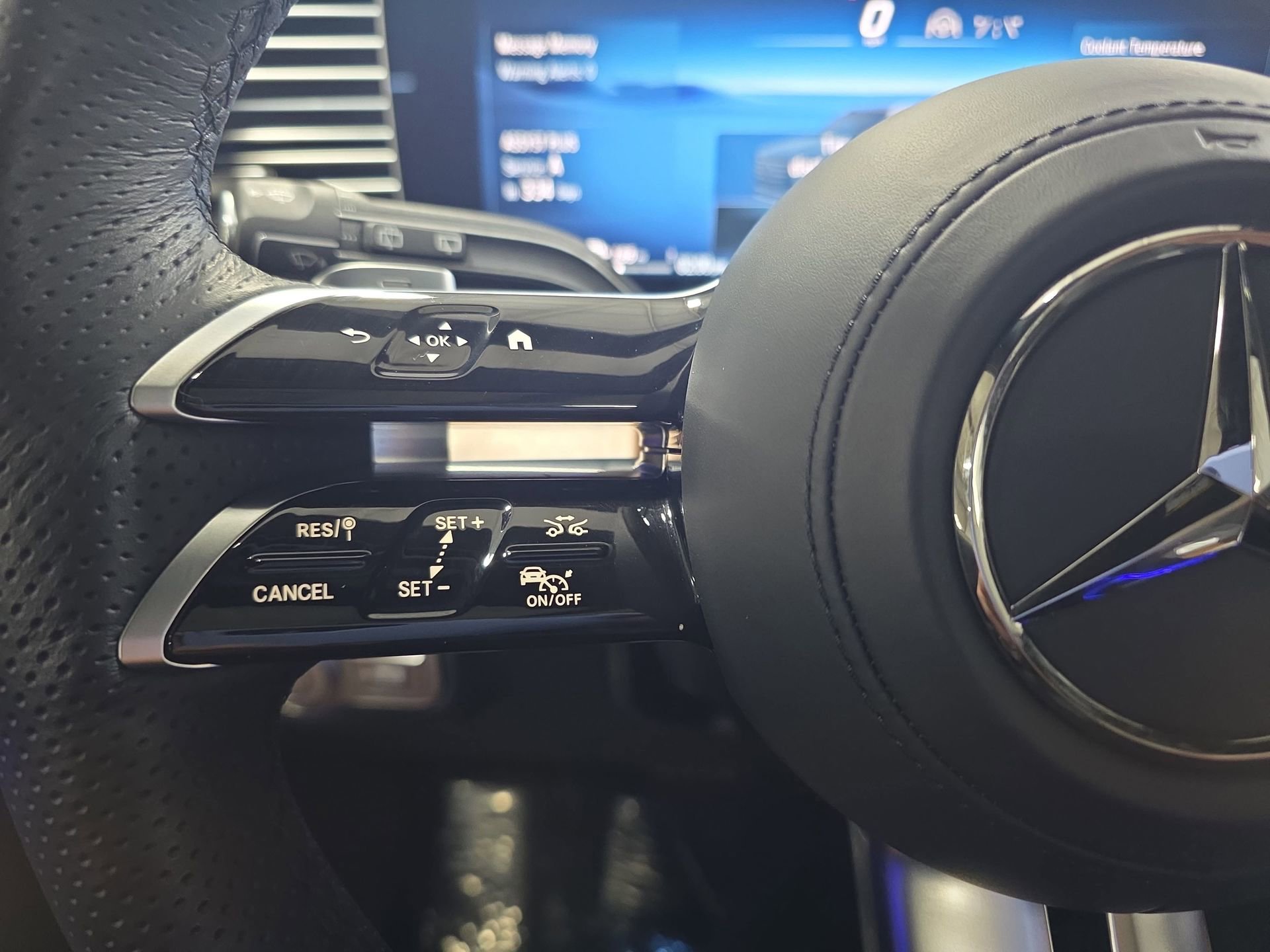 Certified 2025 Mercedes-Benz GLS 450 4MATIC image 17