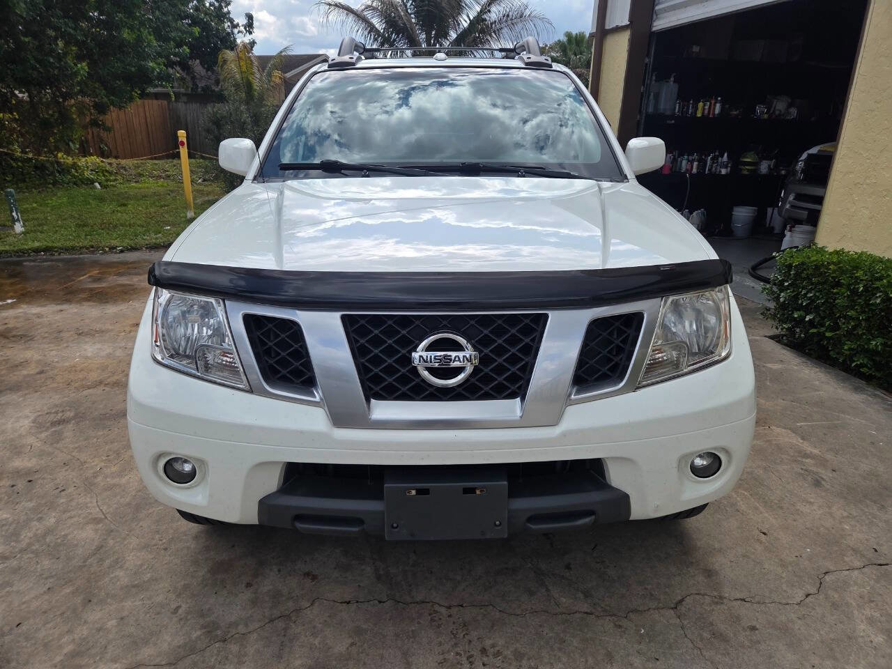 Used 2015 Nissan Frontier PRO-4X w/ Pro-4x Luxury Package image 3