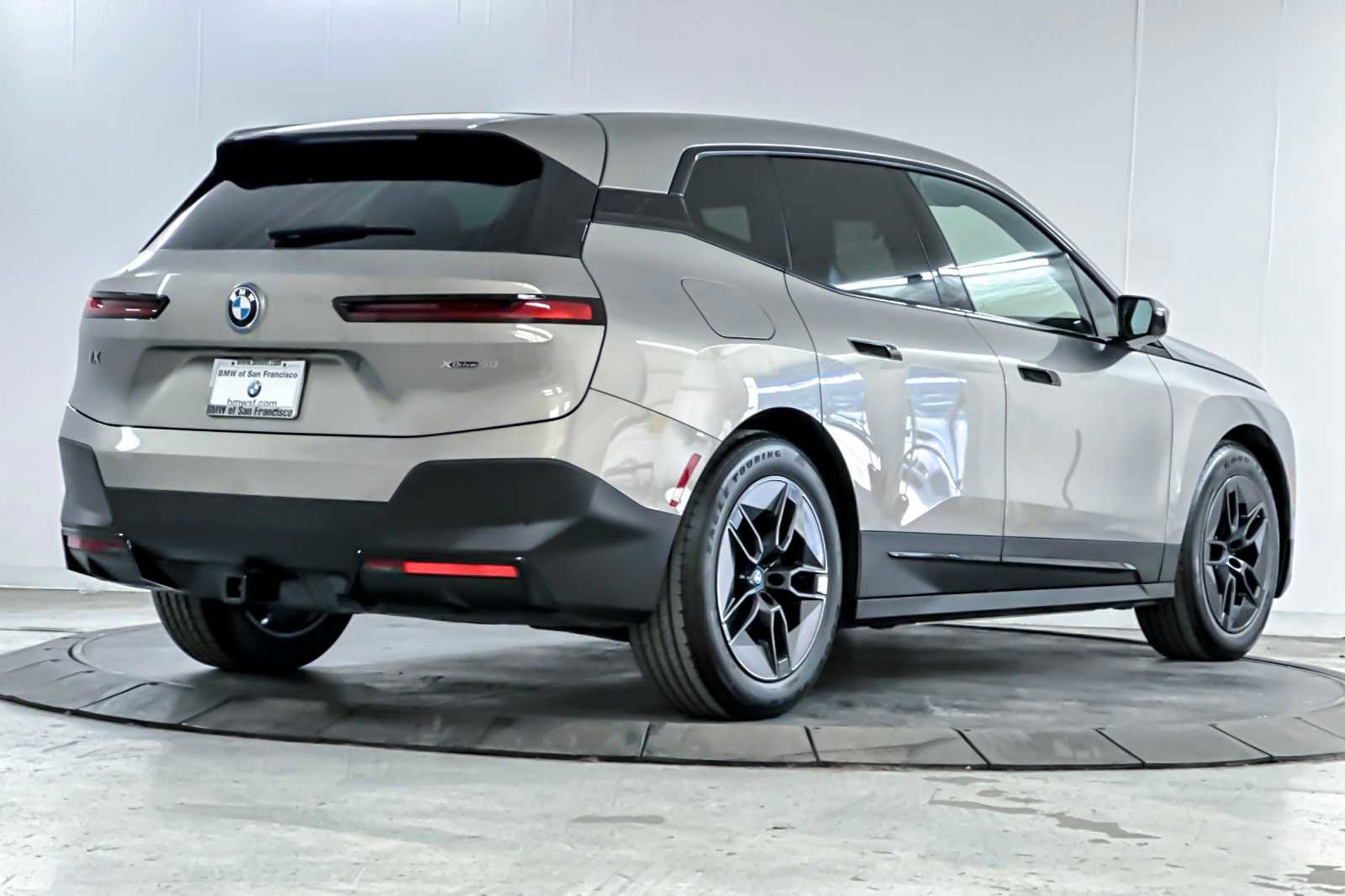 Used 2023 BMW iX xDrive50 w/ Premium Package image 2