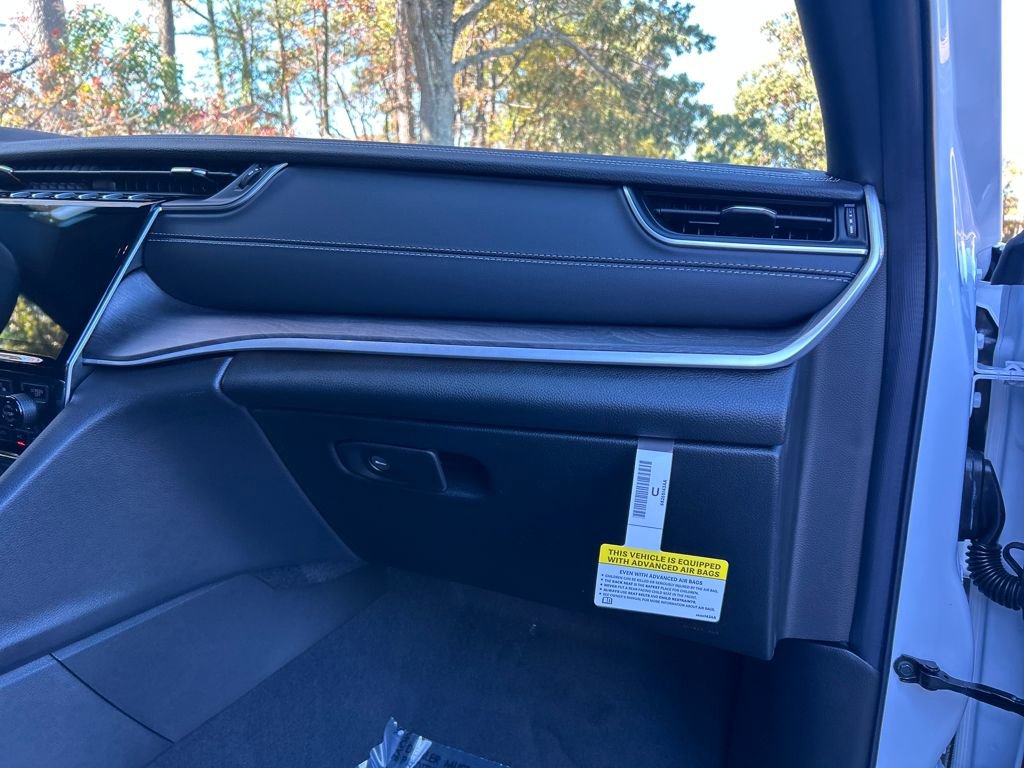 New 2025 Jeep Grand Cherokee L Limited w/ Luxury Tech Group II image 30