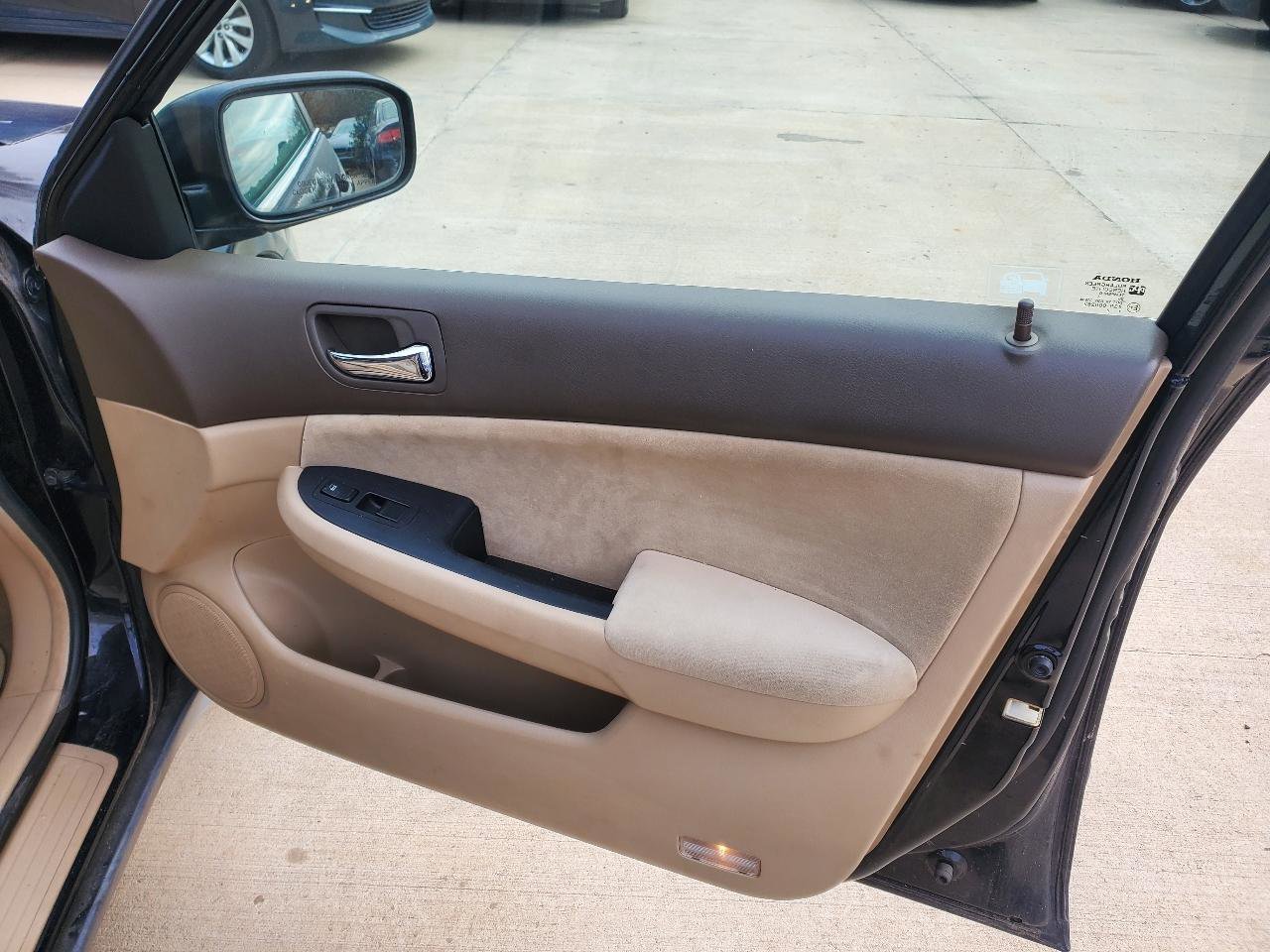 Used 2004 Honda Accord LX image 6