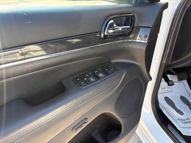 Used 2019 Jeep Grand Cherokee Overland AWD/4WD image 11