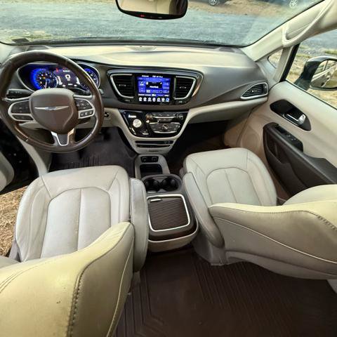Used 2017 Chrysler Pacifica Touring-L Plus w/ Advanced Safetytec Group image 15