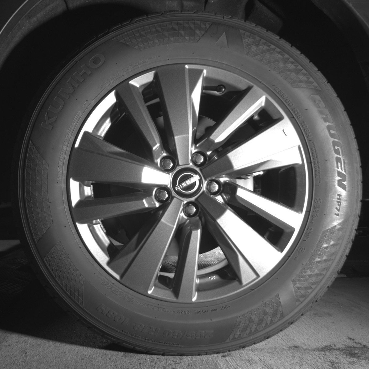 Used 2025 Nissan Pathfinder SV image 14