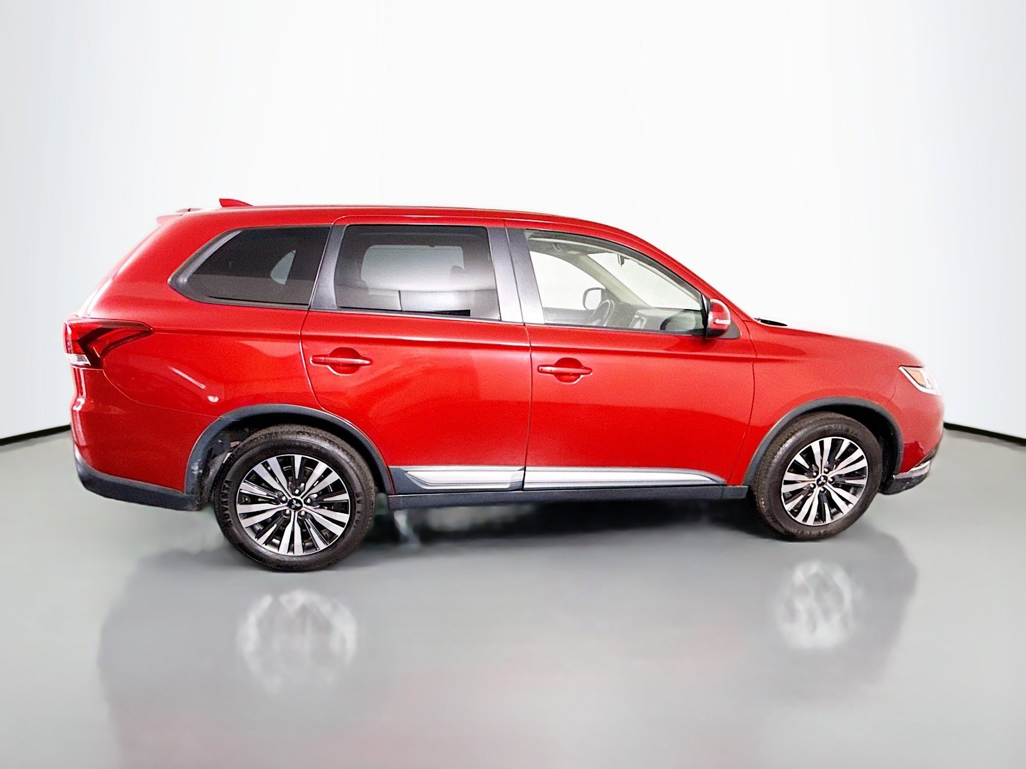 Used 2019 Mitsubishi Outlander SE image 11