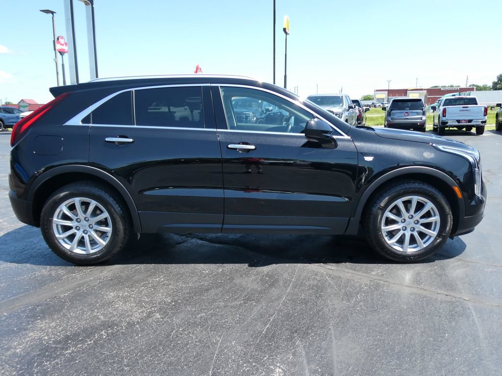 Used 2019 Cadillac XT4 Luxury w/ Cold Weather Package FWD image 4