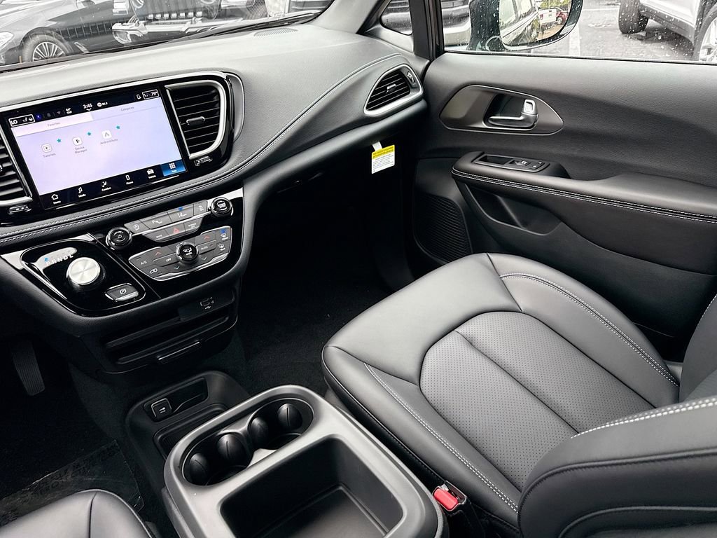 New 2026 Chrysler Pacifica Select FWD image 25
