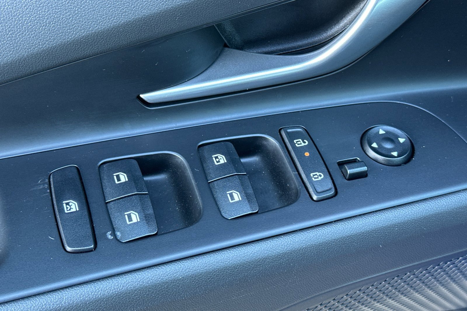 Used 2025 Hyundai Elantra Limited image 12