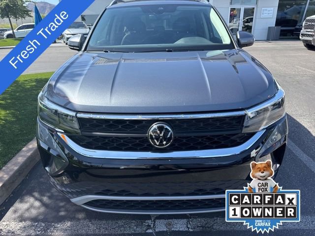 Used 2023 Volkswagen Taos SE w/ Black Wheel Package FWD image 1