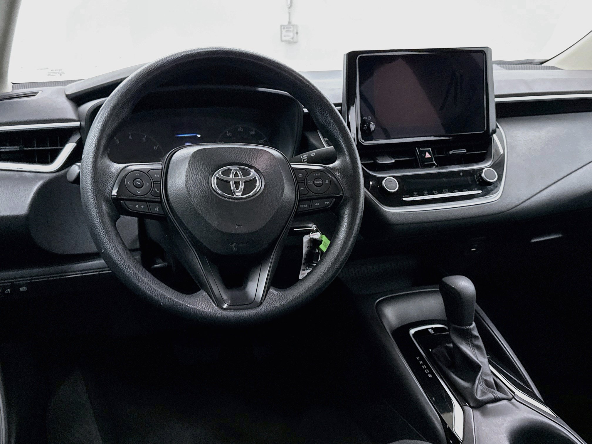 Used 2025 Toyota Corolla LE FWD image 17