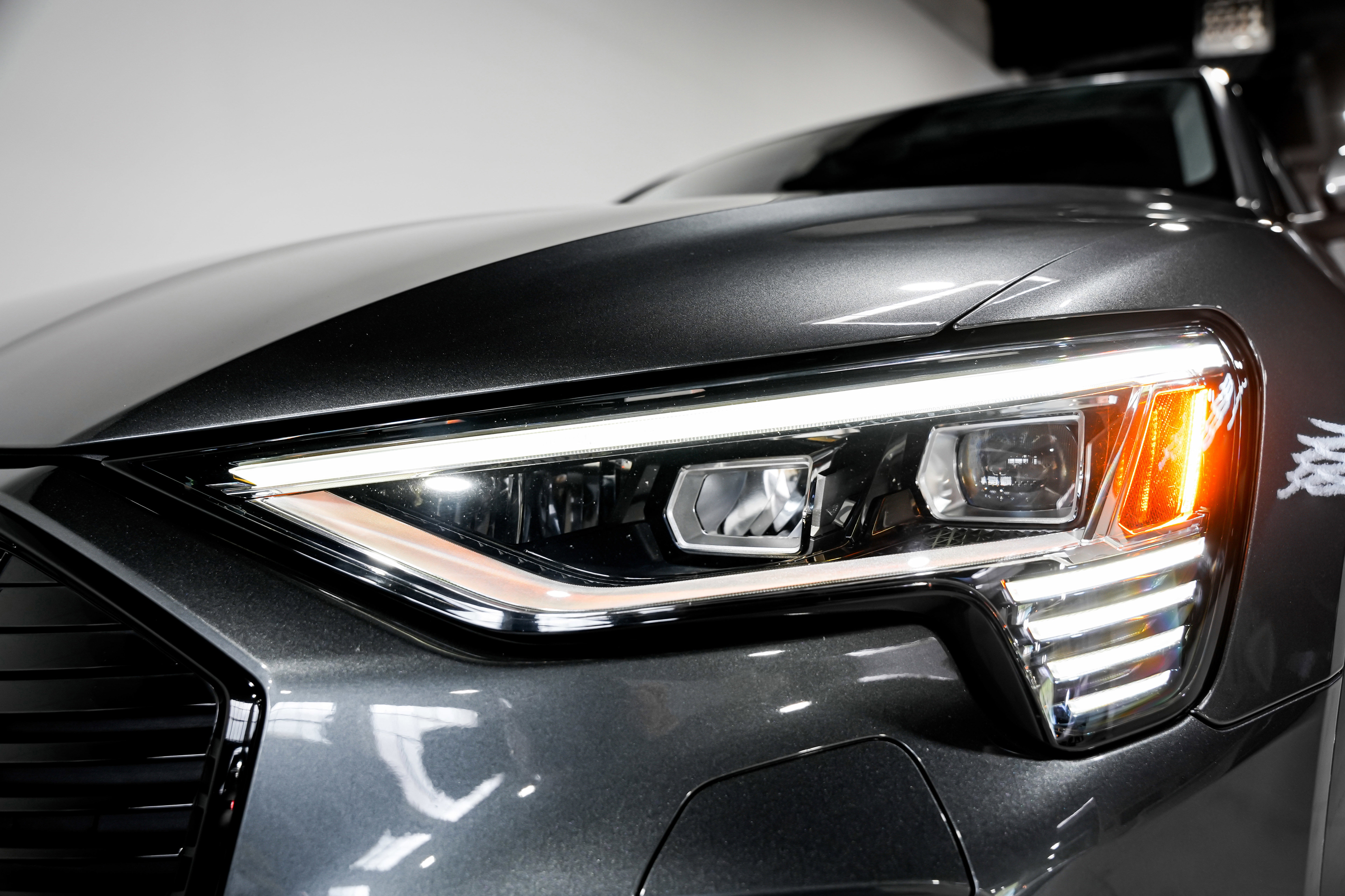 Used 2021 Audi e-tron Premium Plus w/ Premium Plus Package AWD/4WD image 39