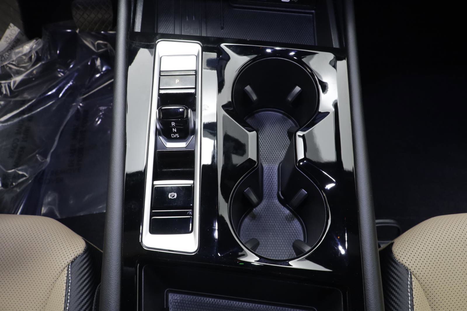 Used 2025 Volkswagen Atlas Cross Sport SE image 12