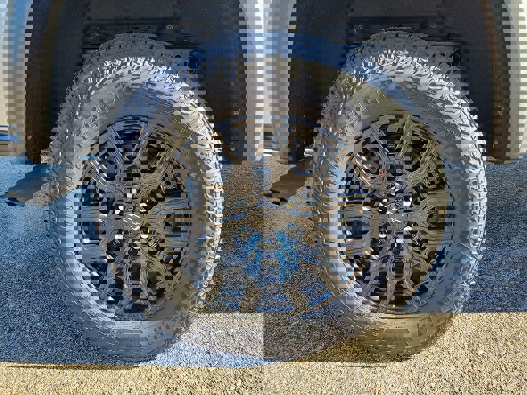 Used 2024 Chevrolet Colorado Trail Boss image 5