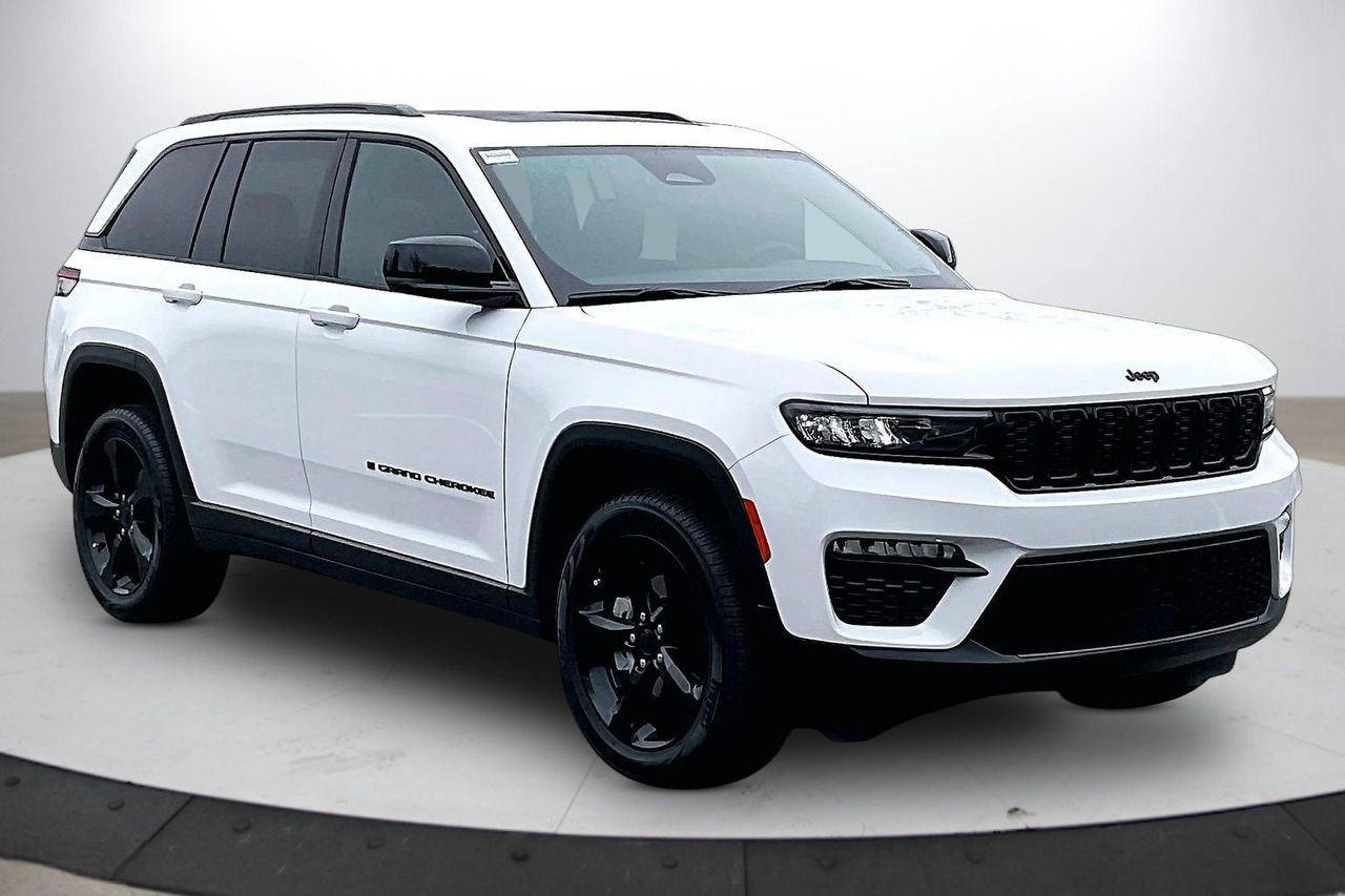 Certified 2025 Jeep Grand Cherokee Limited w/ Black Appearance Package image 2