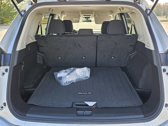 Used 2025 Nissan Rogue S image 11