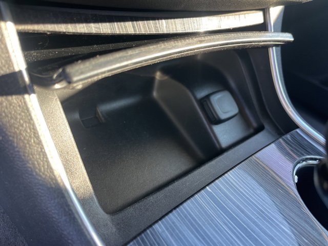 Used 2016 Chevrolet Impala LT w/ Convenience Package image 29