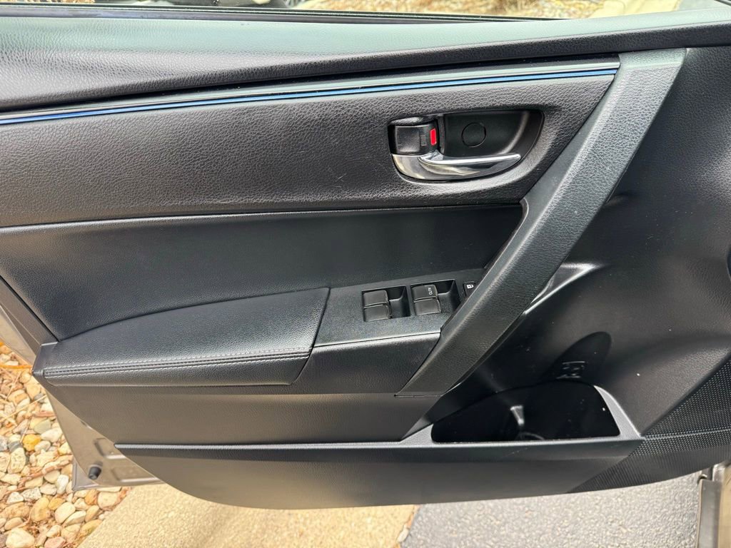 Used 2017 Toyota Corolla SE w/ Carpet Mat Package (TMS) FWD image 14