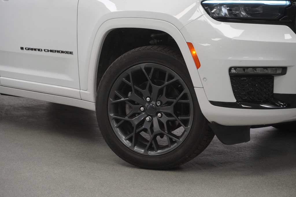 Used 2024 Jeep Grand Cherokee L Summit AWD/4WD image 9