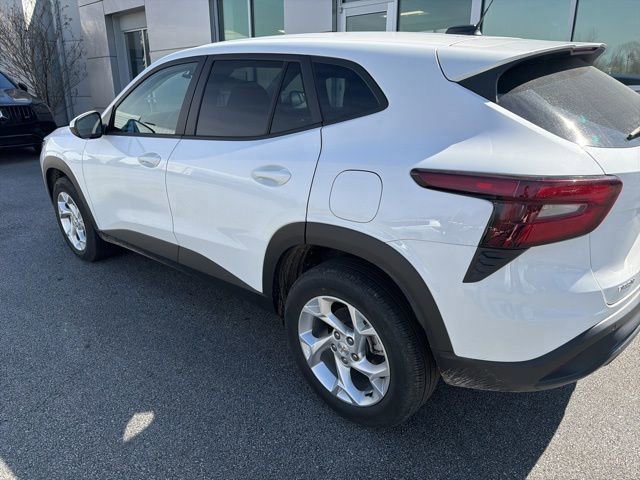 Used 2025 Chevrolet Trax LS w/ LS Convenience Package image 13