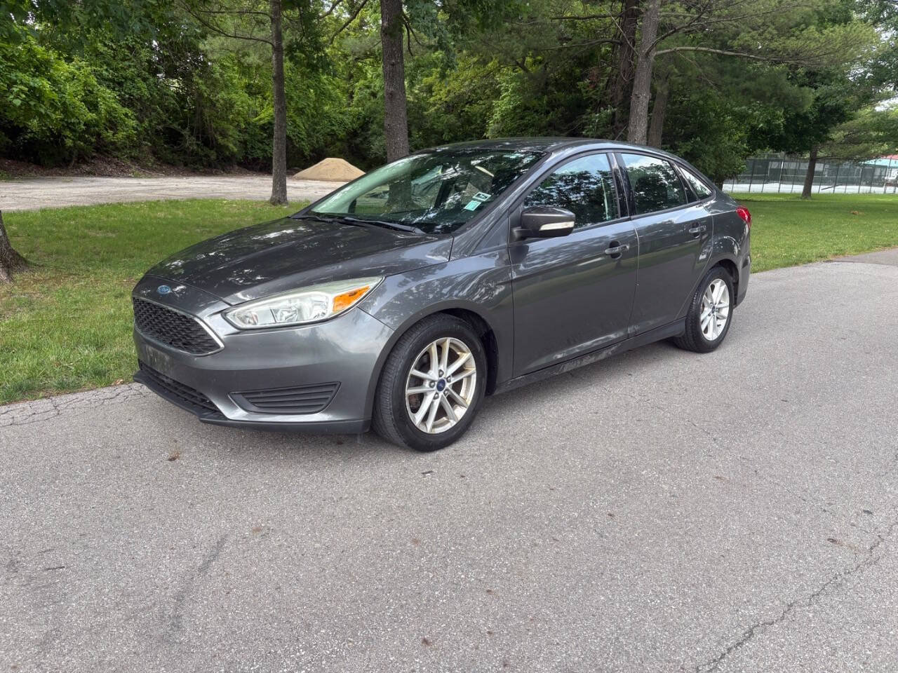 Used 2015 Ford Focus SE FWD image 1