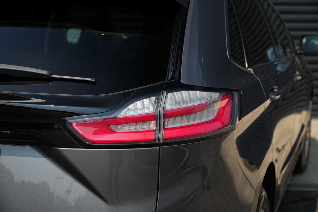 Used 2022 Ford Edge Titanium w/ Cargo Accessory Package AWD/4WD image 15