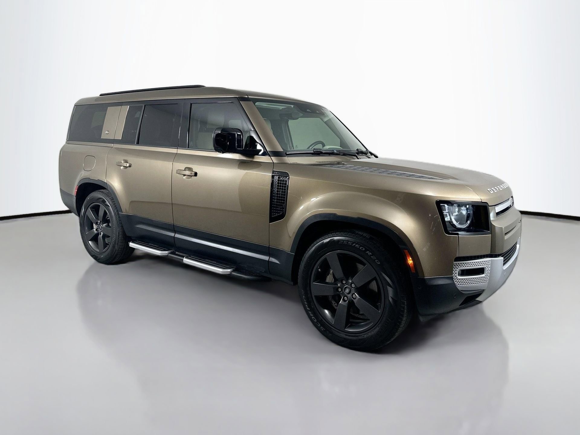 Used 2023 Land Rover Defender 130 SE image 3