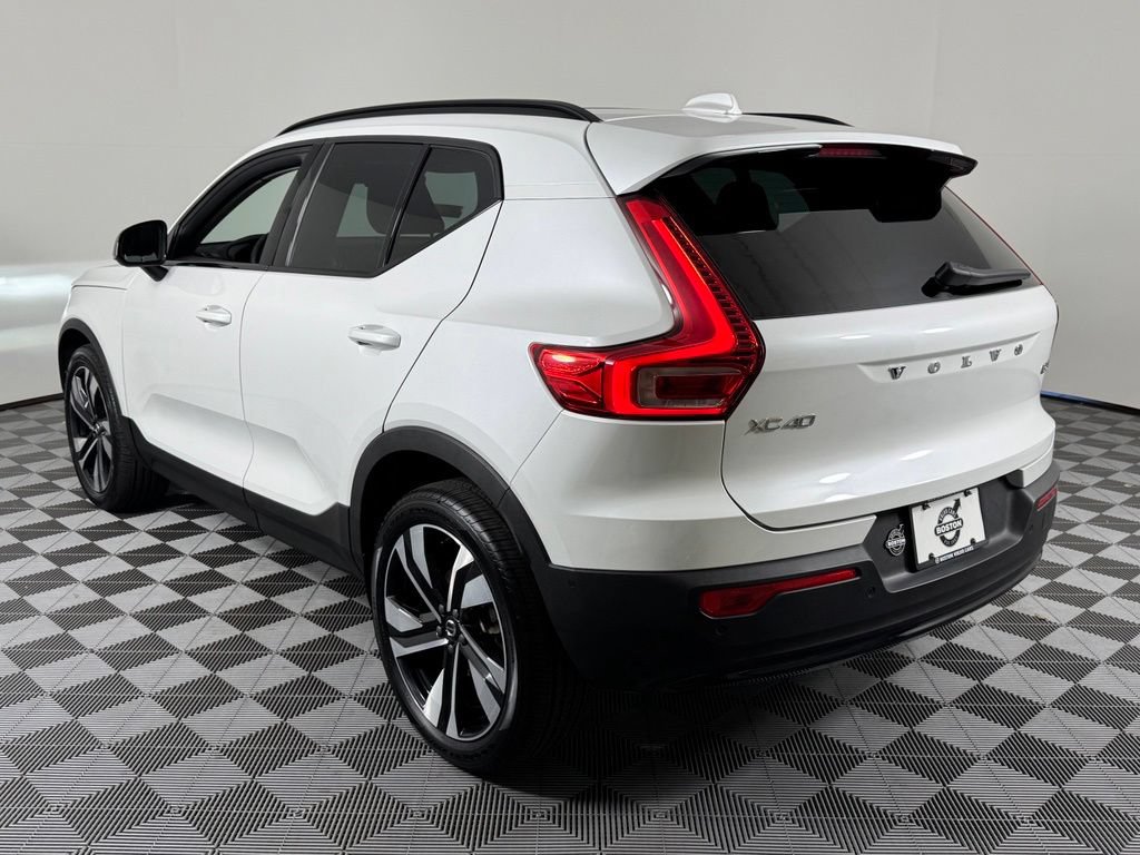 Certified 2023 Volvo XC40 B5 Plus w/ Driver Assist Package AWD/4WD image 11