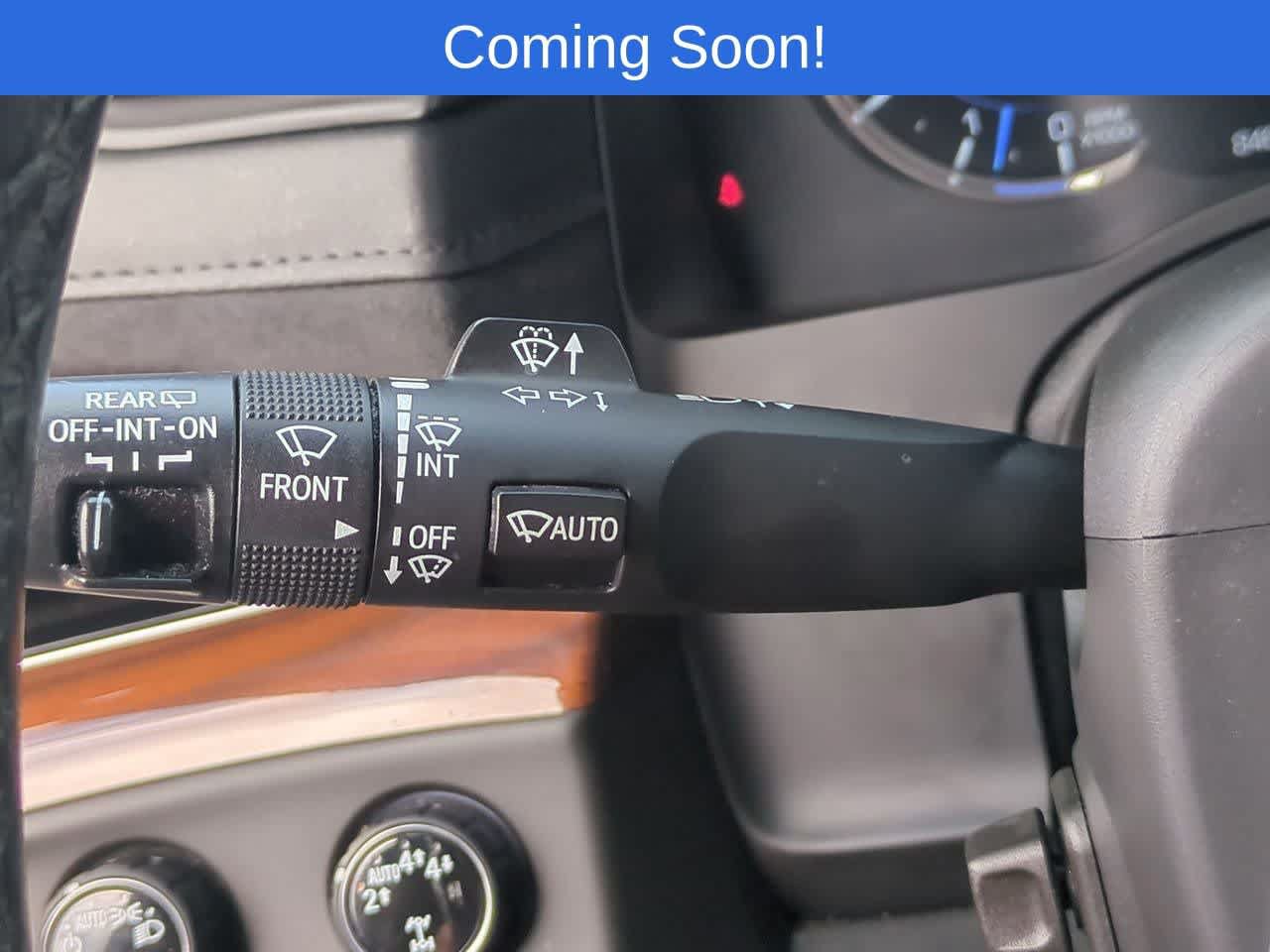 Used 2020 Cadillac Escalade Luxury w/ Escalade Sport Edition AWD/4WD image 29