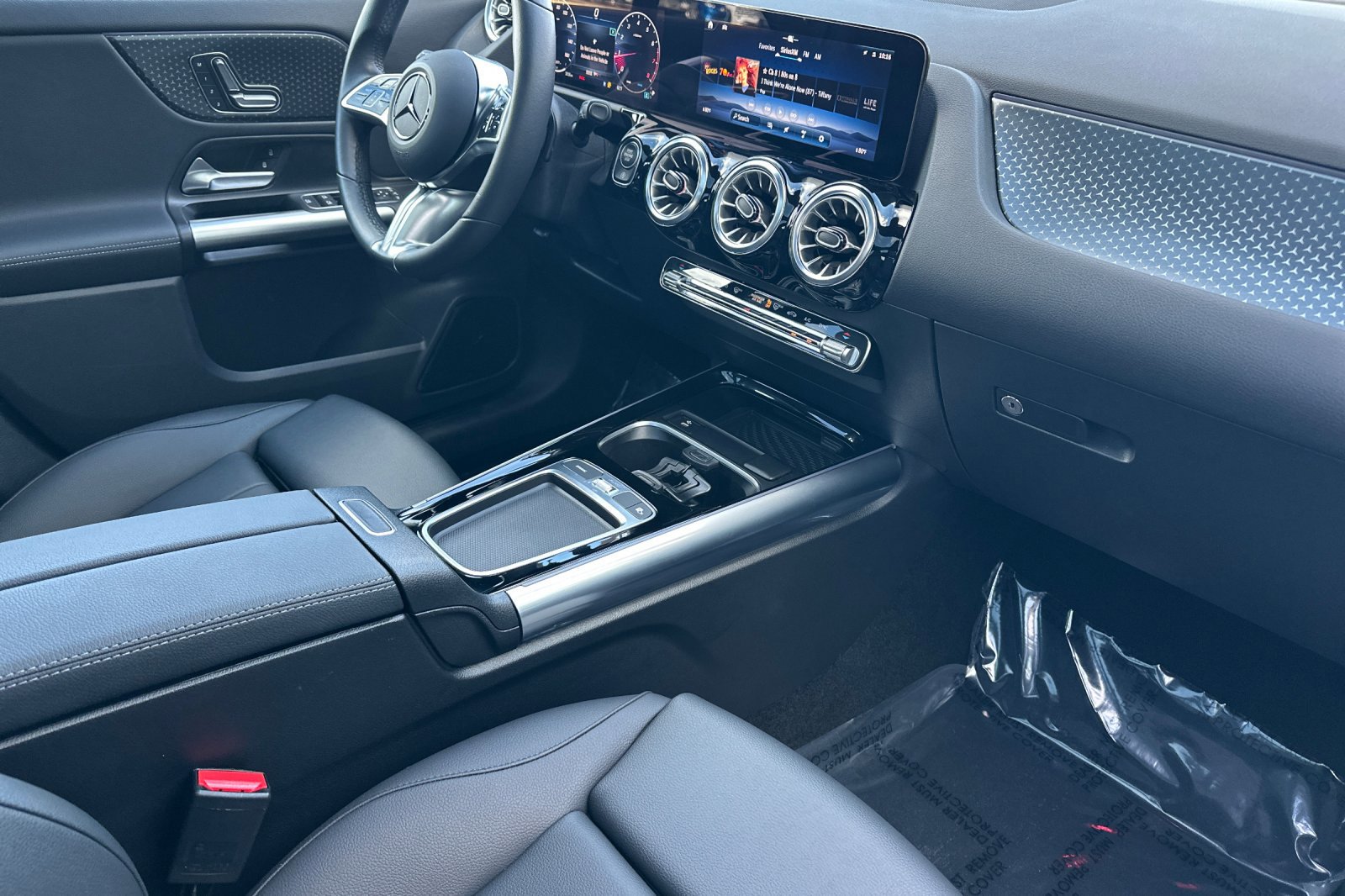 Used 2025 Mercedes-Benz GLA 250 4MATIC image 16