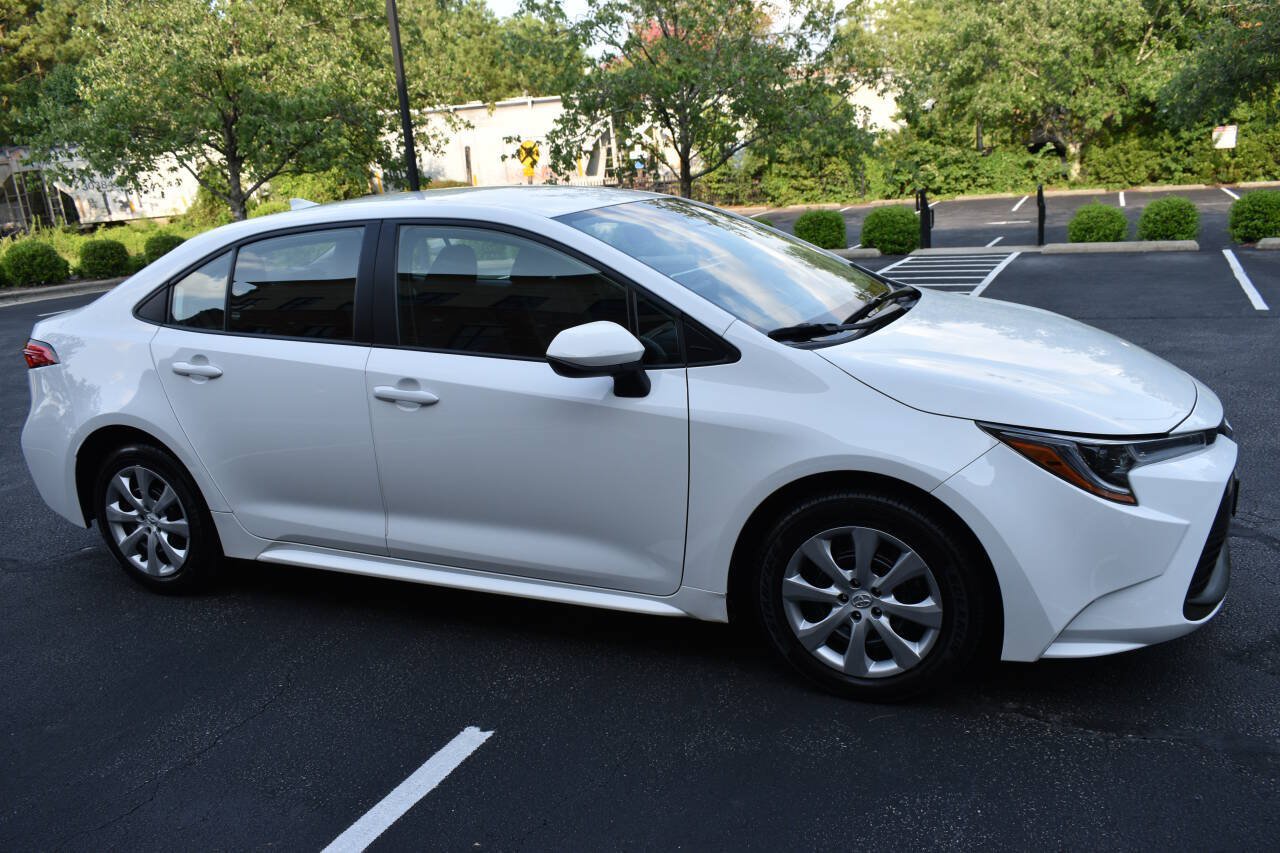 Used 2025 Toyota Corolla LE FWD image 40