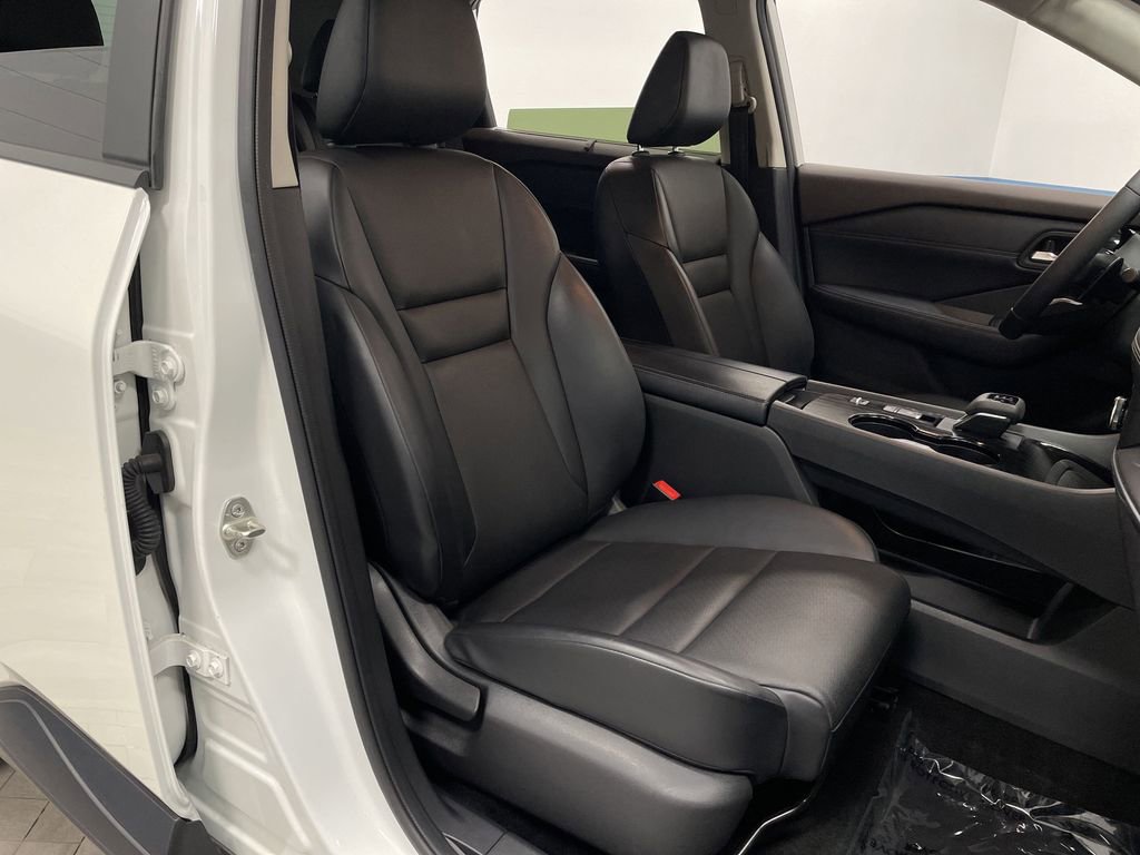 Used 2023 Nissan Rogue SV w/ SV Premium B Package image 31