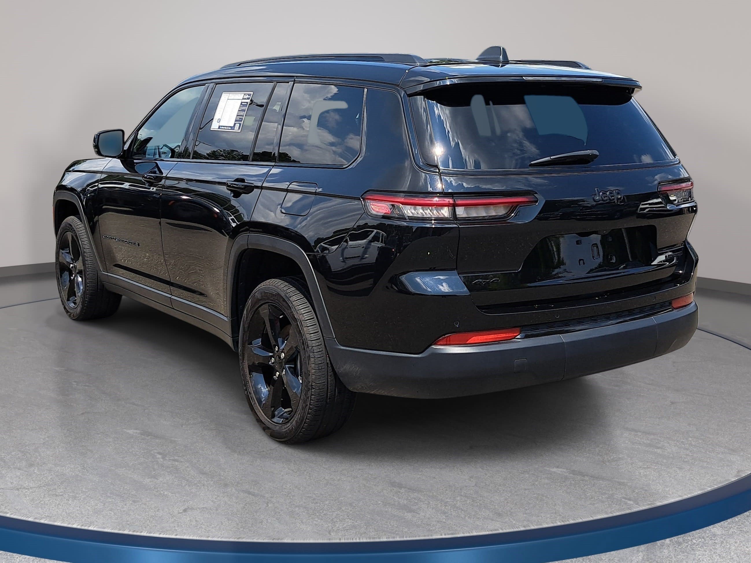 Used 2025 Jeep Grand Cherokee L Limited w/ Black Appearance Package AWD/4WD image 7