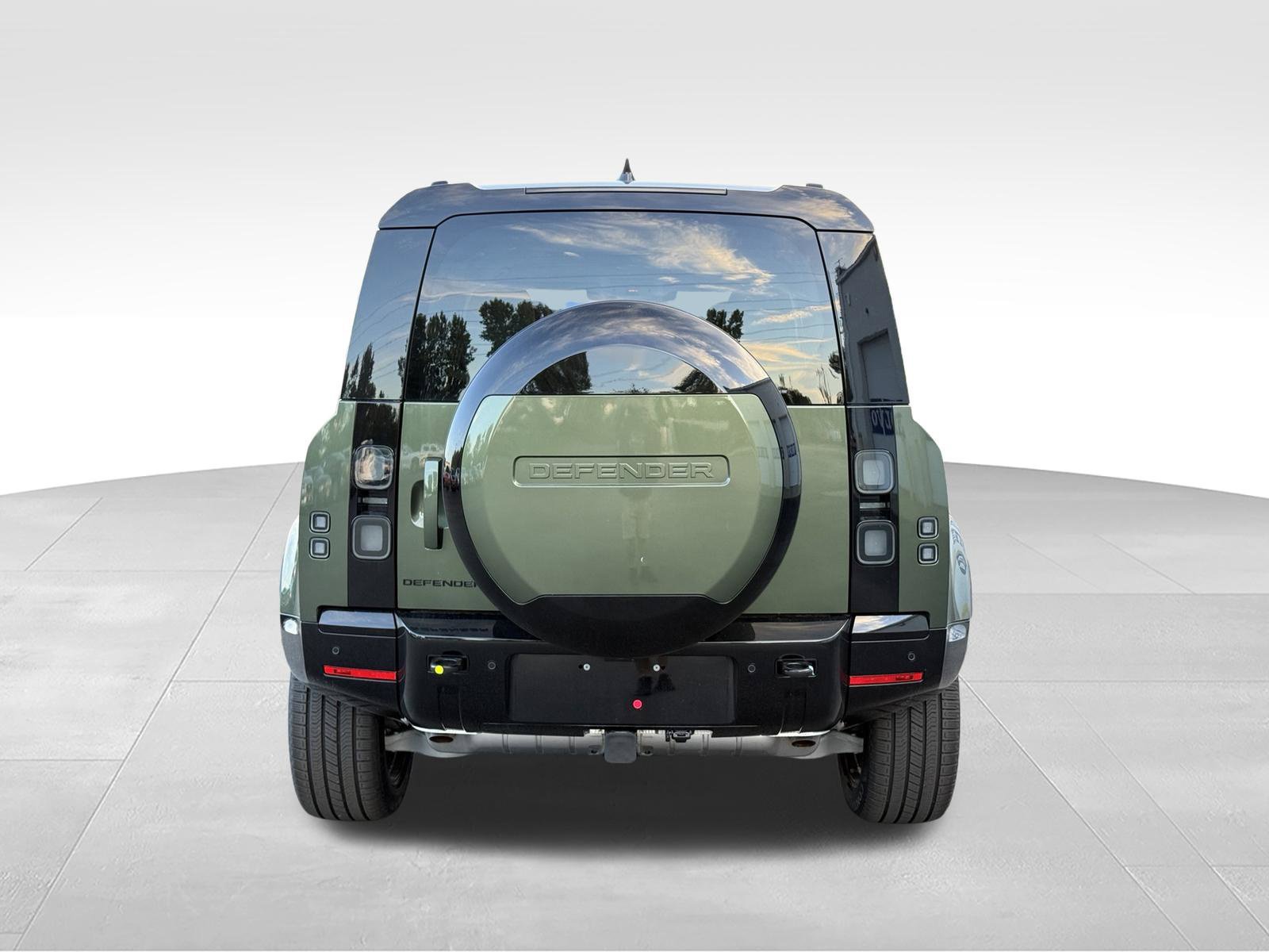 New 2026 Land Rover Defender 110 X-Dynamic SE AWD/4WD image 4