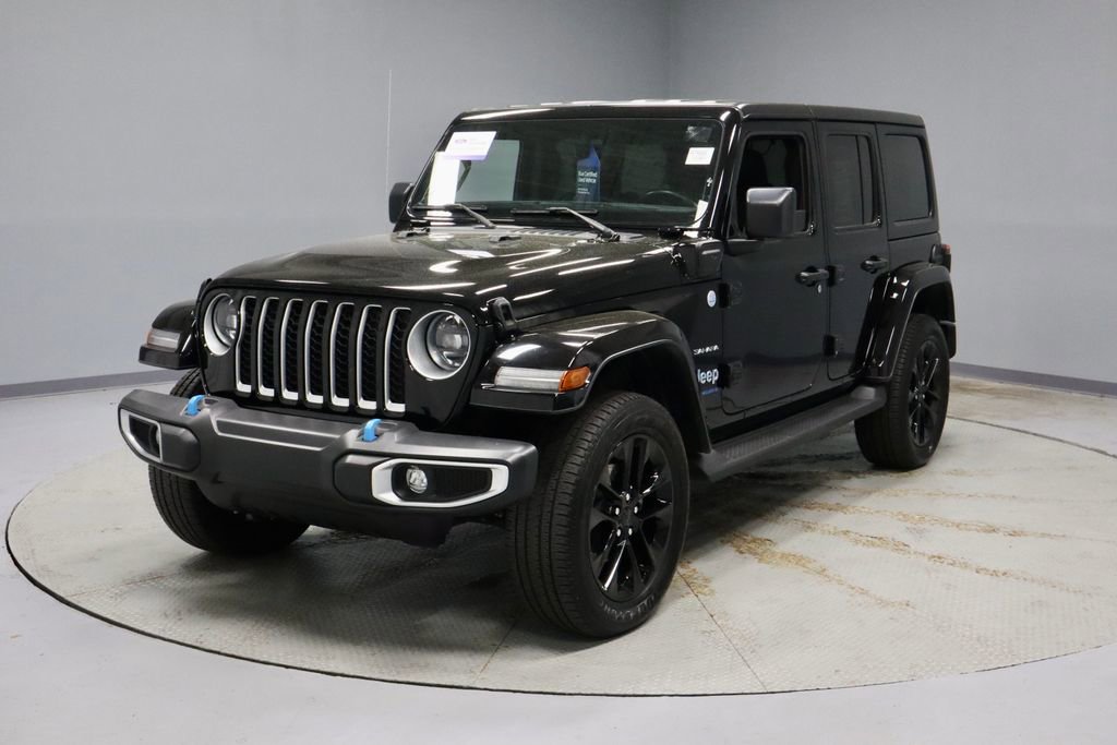 Used 2023 Jeep Wrangler Unlimited Sahara w/ Cold Weather Group AWD/4WD image 9