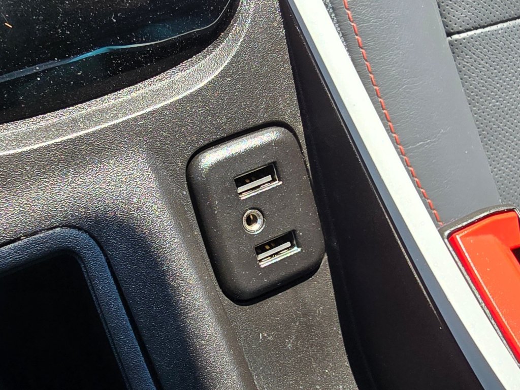 Used 2020 Chevrolet Bolt Premier w/ Infotainment Package FWD image 16