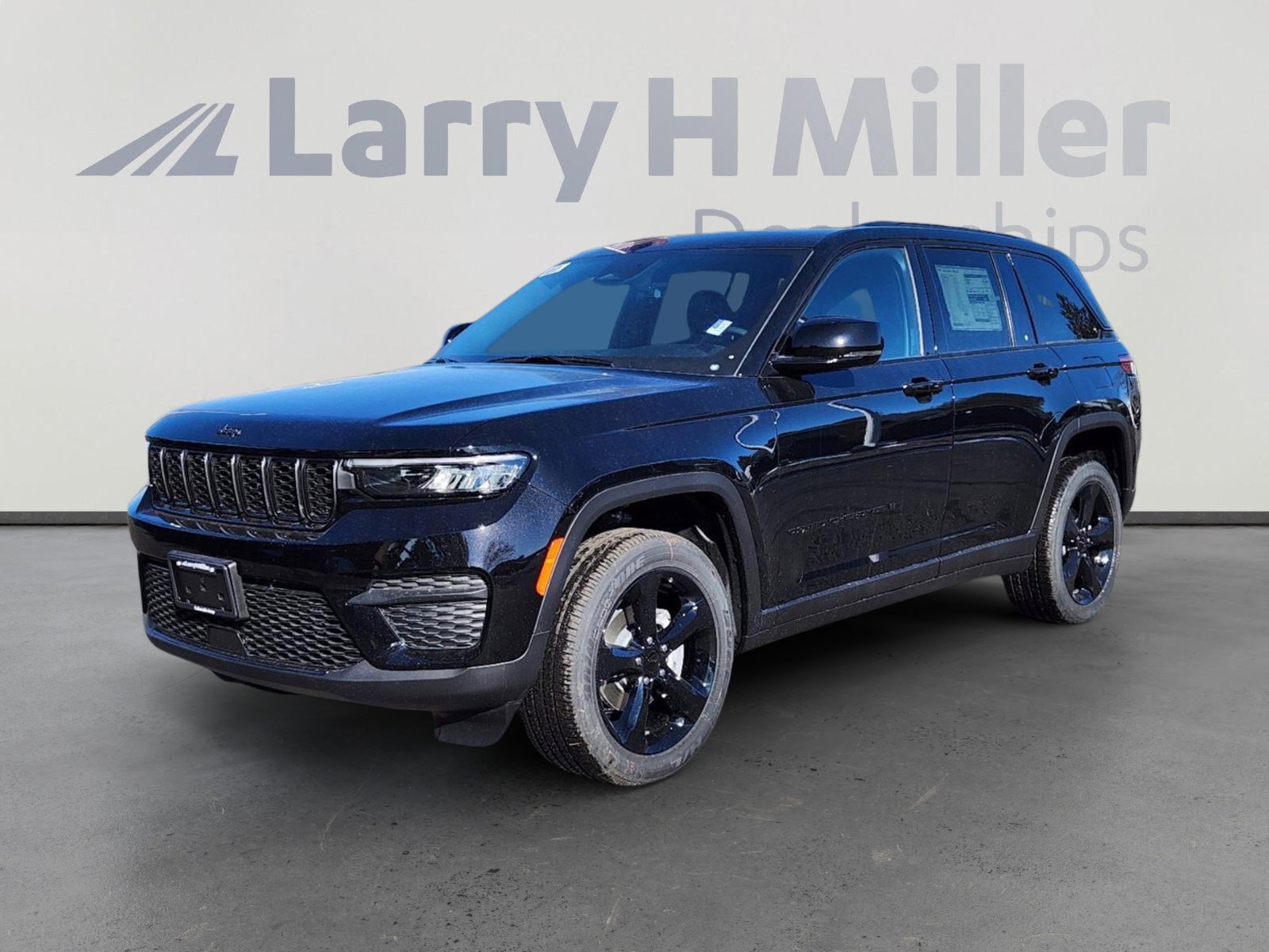 New 2025 Jeep Grand Cherokee Altitude image 1