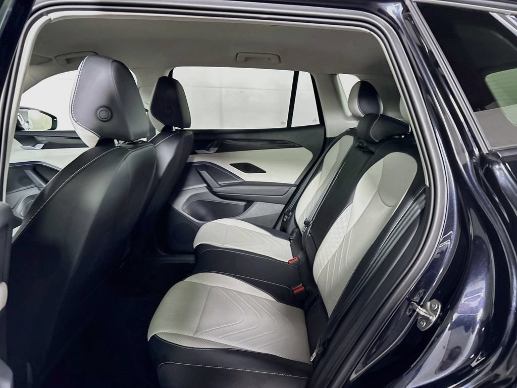 Certified 2025 Volkswagen Tiguan SE FWD image 20