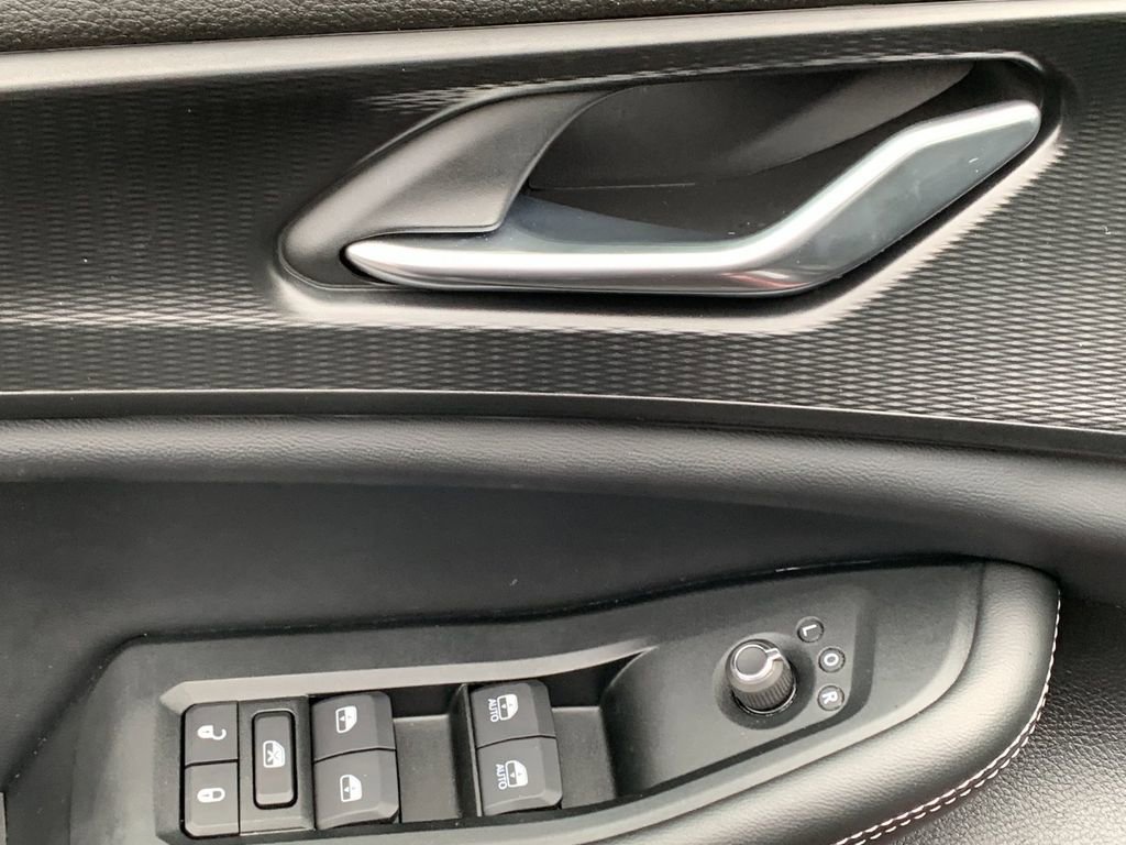 Used 2024 Jeep Grand Cherokee Altitude image 12