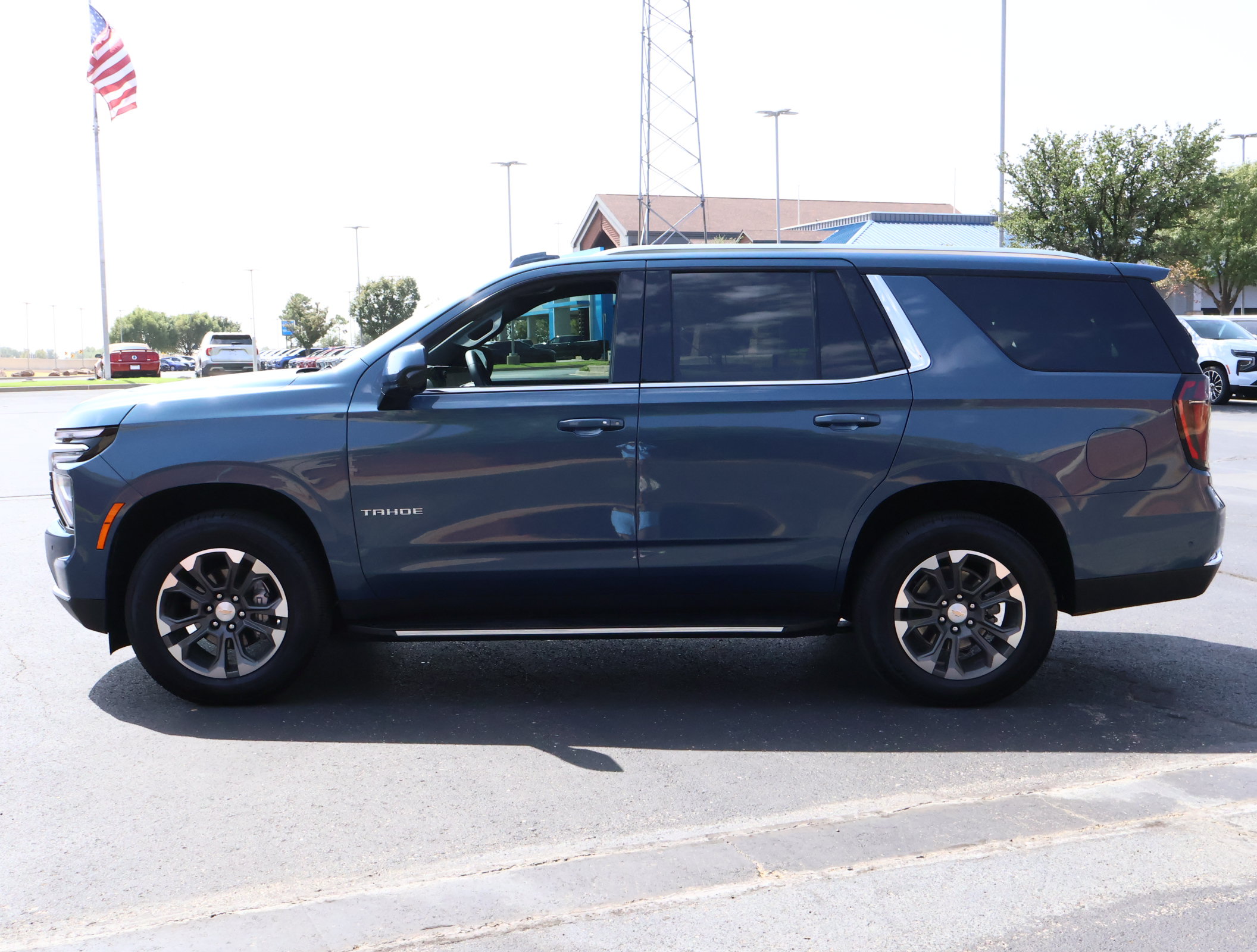 Used 2026 Chevrolet Tahoe LS AWD/4WD image 31