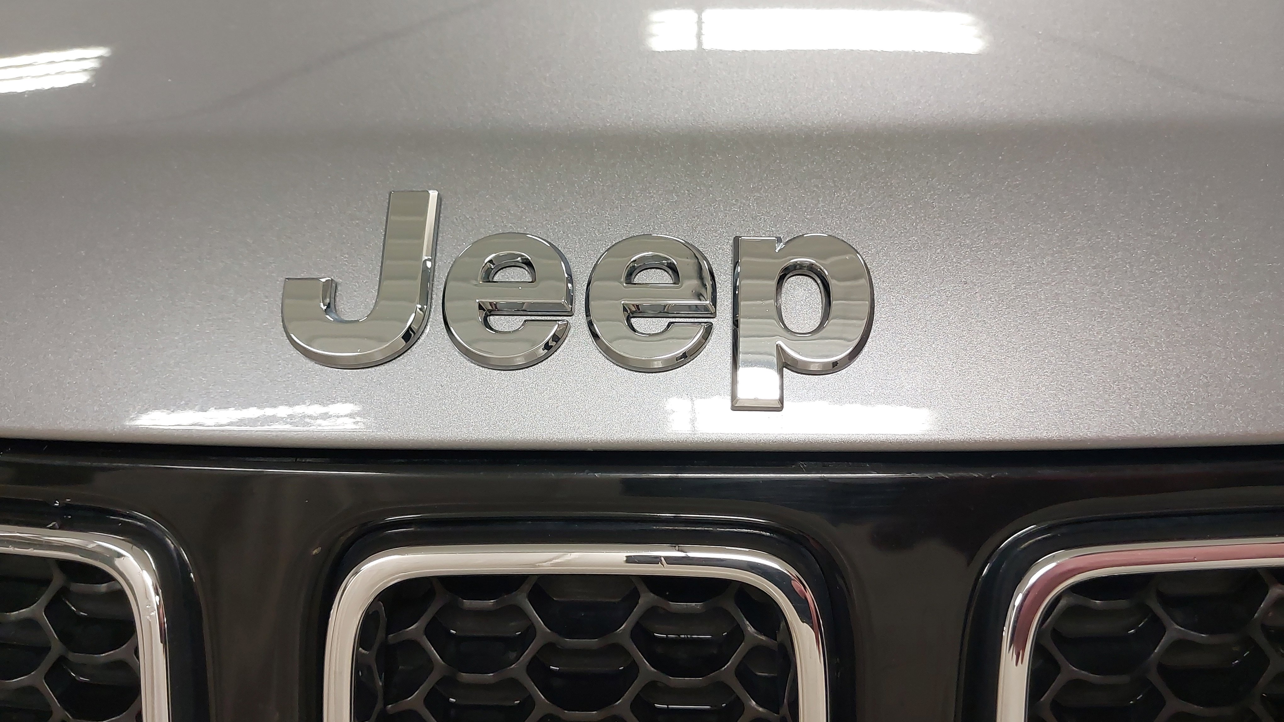 Used 2017 Jeep Compass Latitude w/ Popular Equipment Group image 34